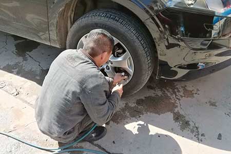 桂林火补轮胎热线|高速道路救援电话|道路救援车拖车报价